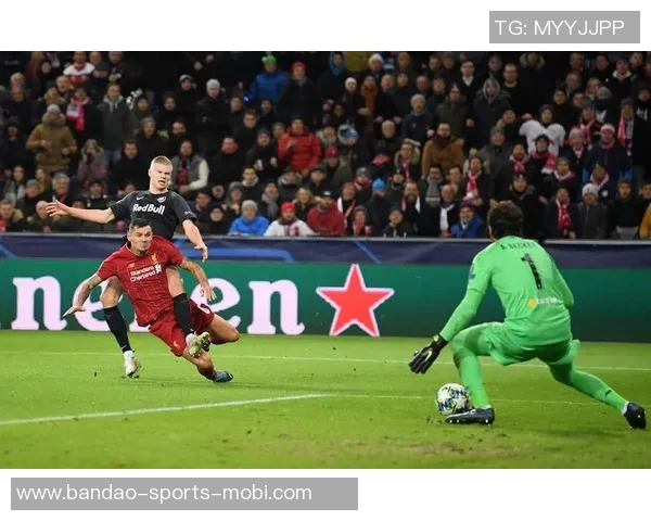 欧冠小组赛激战正酣巴黎领跑五队全胜争夺出线资格