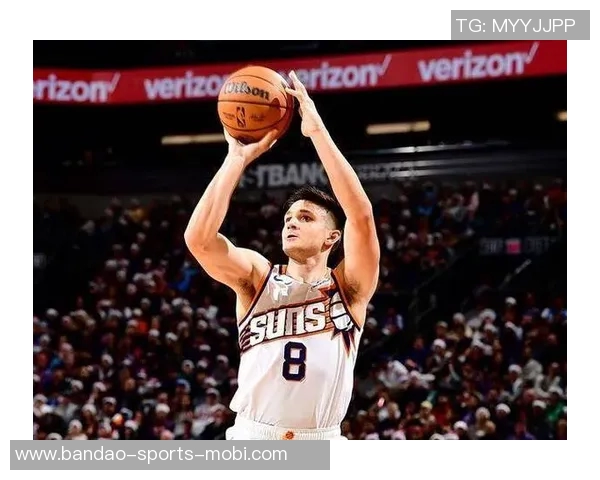 阿伦轻松发挥12投7中贡献20分7篮板2助攻1抢断展现出色状态